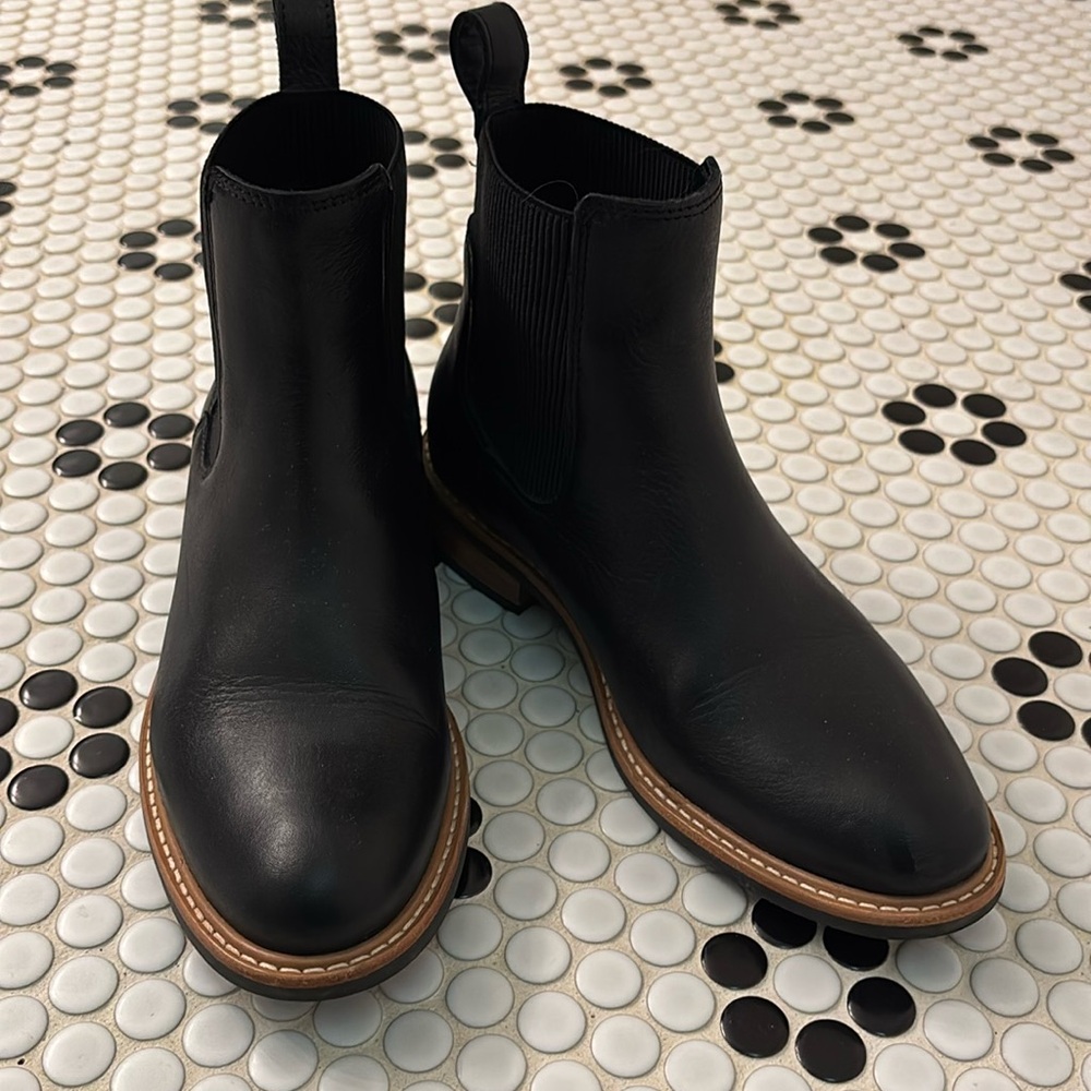 Nisolo Carman Chelsea boots. Excellent condition